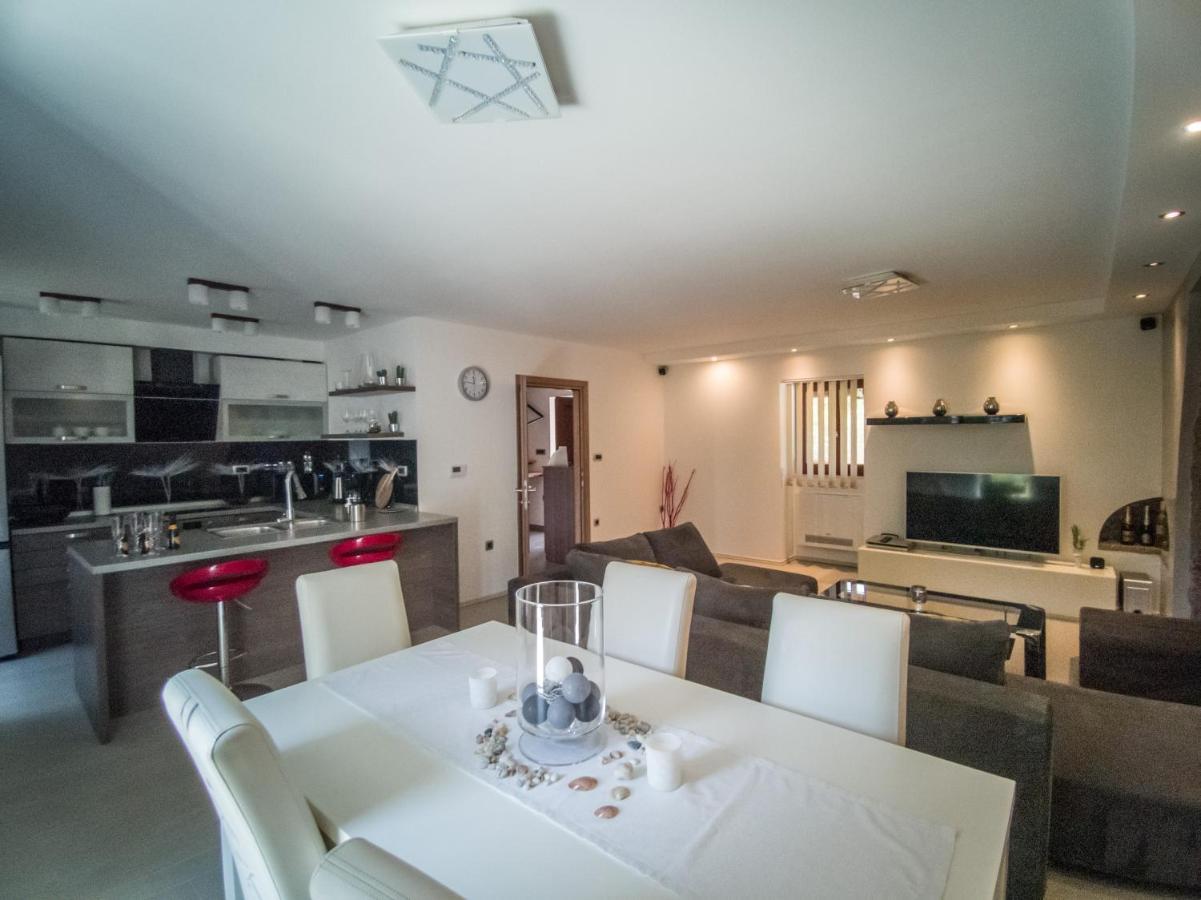 Holiday House Tos-Vila With Heated Pool فربنيك المظهر الخارجي الصورة