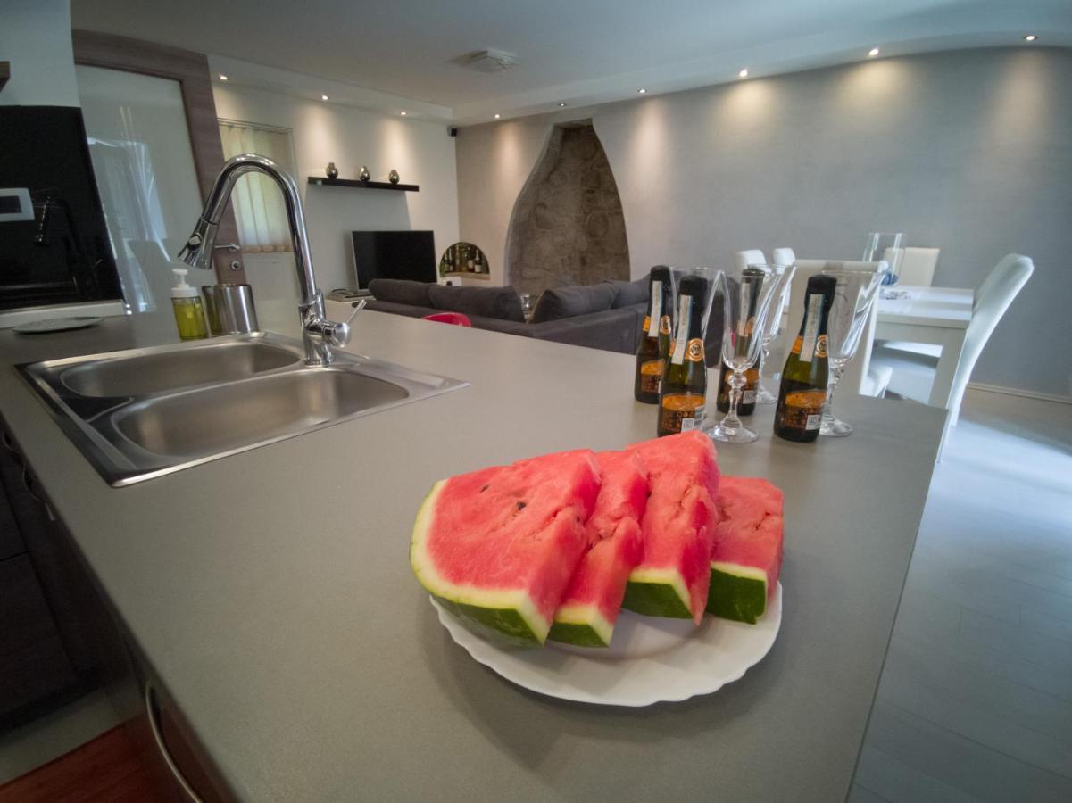 Holiday House Tos-Vila With Heated Pool فربنيك المظهر الخارجي الصورة