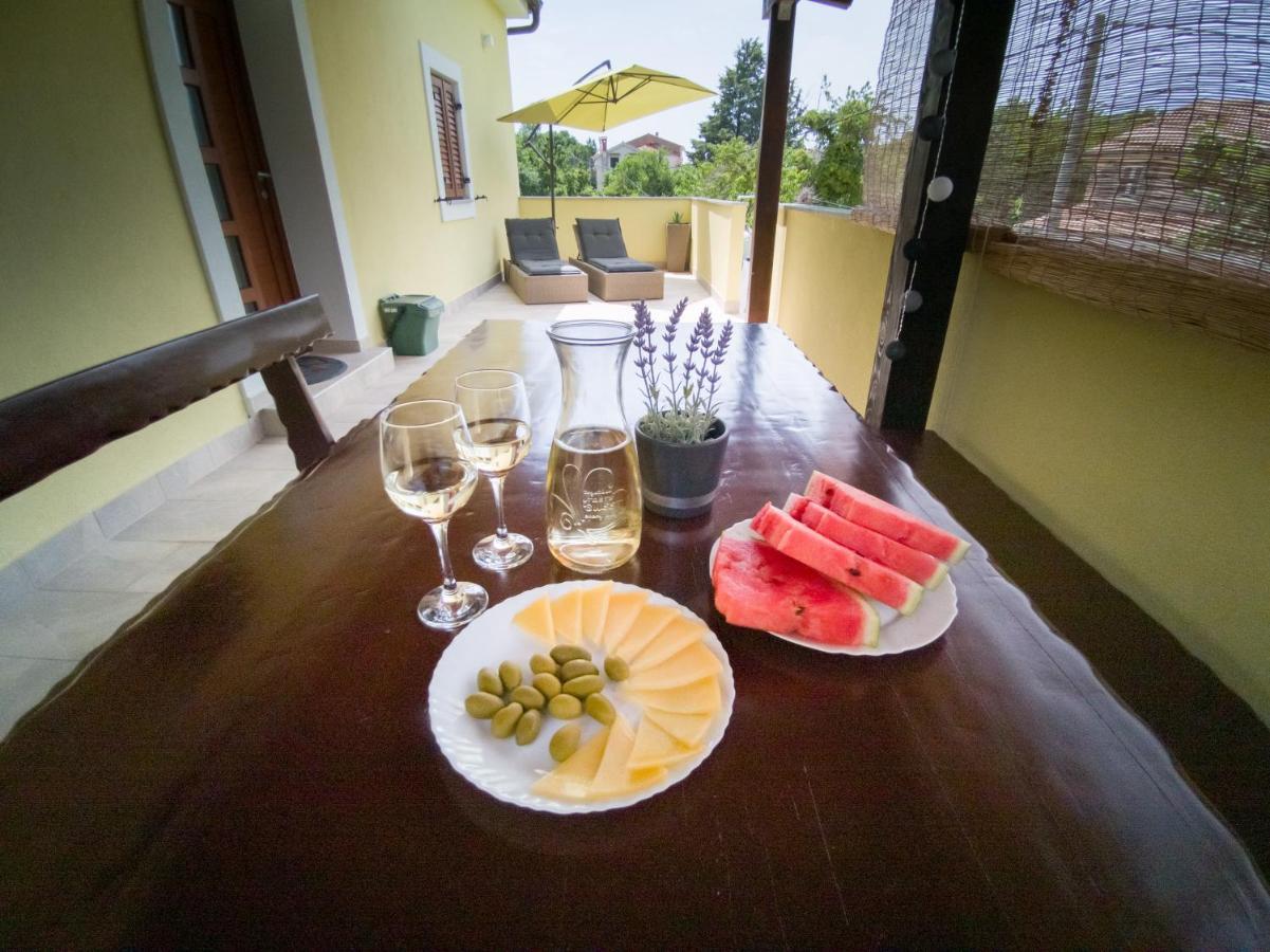 Holiday House Tos-Vila With Heated Pool فربنيك المظهر الخارجي الصورة