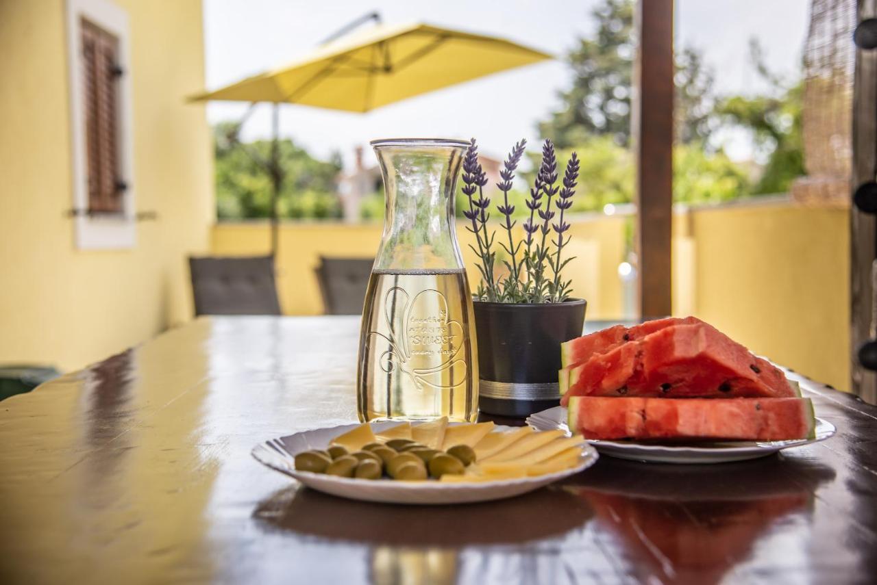Holiday House Tos-Vila With Heated Pool فربنيك المظهر الخارجي الصورة
