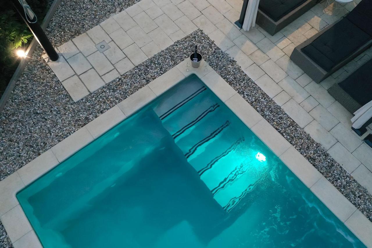 Holiday House Tos-Vila With Heated Pool فربنيك المظهر الخارجي الصورة